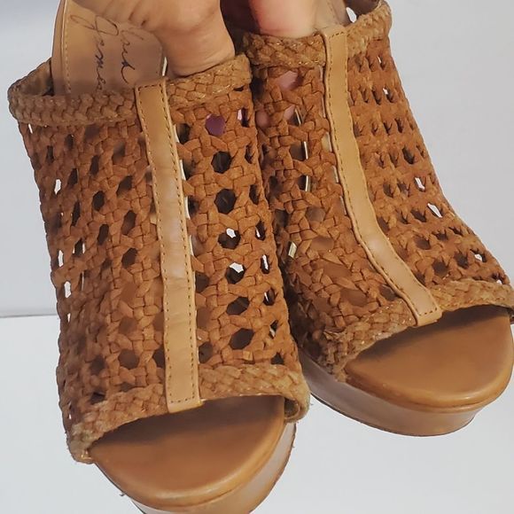 Mark & James by  Badgley Mishka tan leather high platform wedge sandals size 8 - Picture 9 of 13